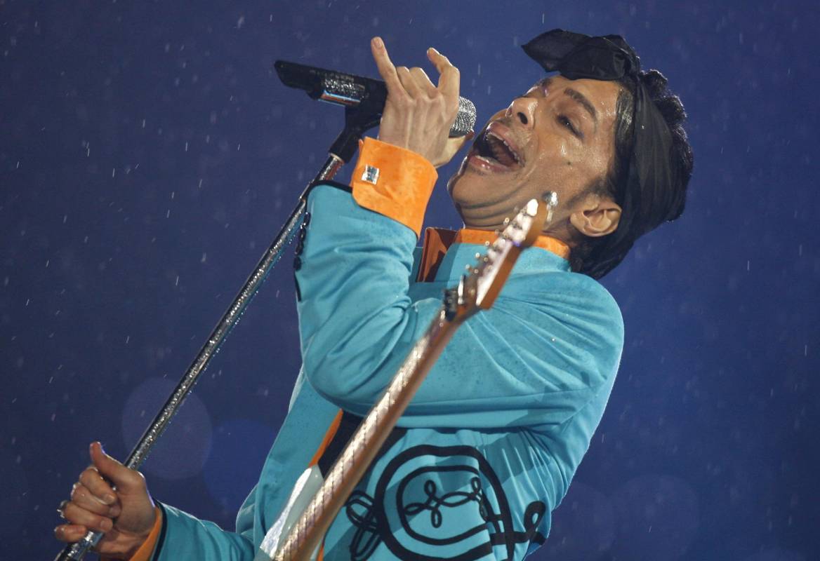 Prince en el SuperBowl de 2007. Las pañoletas le gustaban mucho. FOTO Reuters