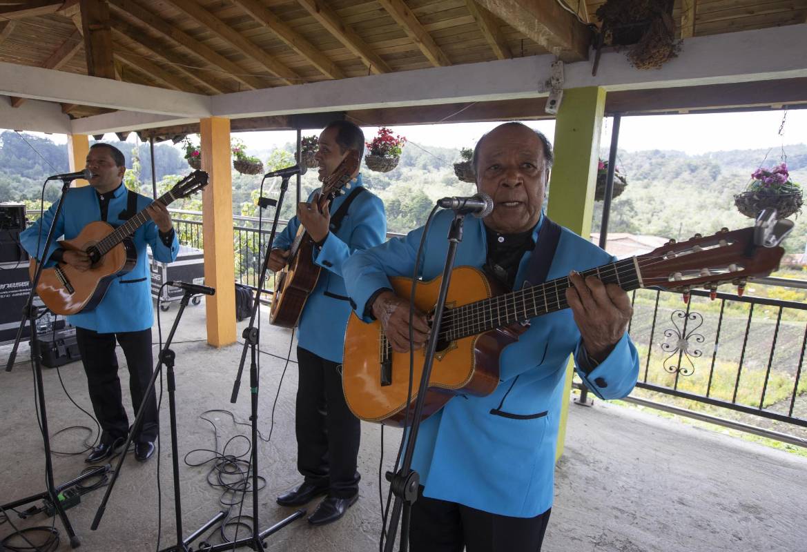 La edición 2020 de la Feria de las Flores se mantiene. La mayoría de las actividades se realizarán a la distancia para evitar aglomeraciones. Será una feria virtual, sin precedentes en la cuidad. Los silleteros siguen siendo los protagonistas. FOTO MANUEL SALDARRIAGA QUINTERO