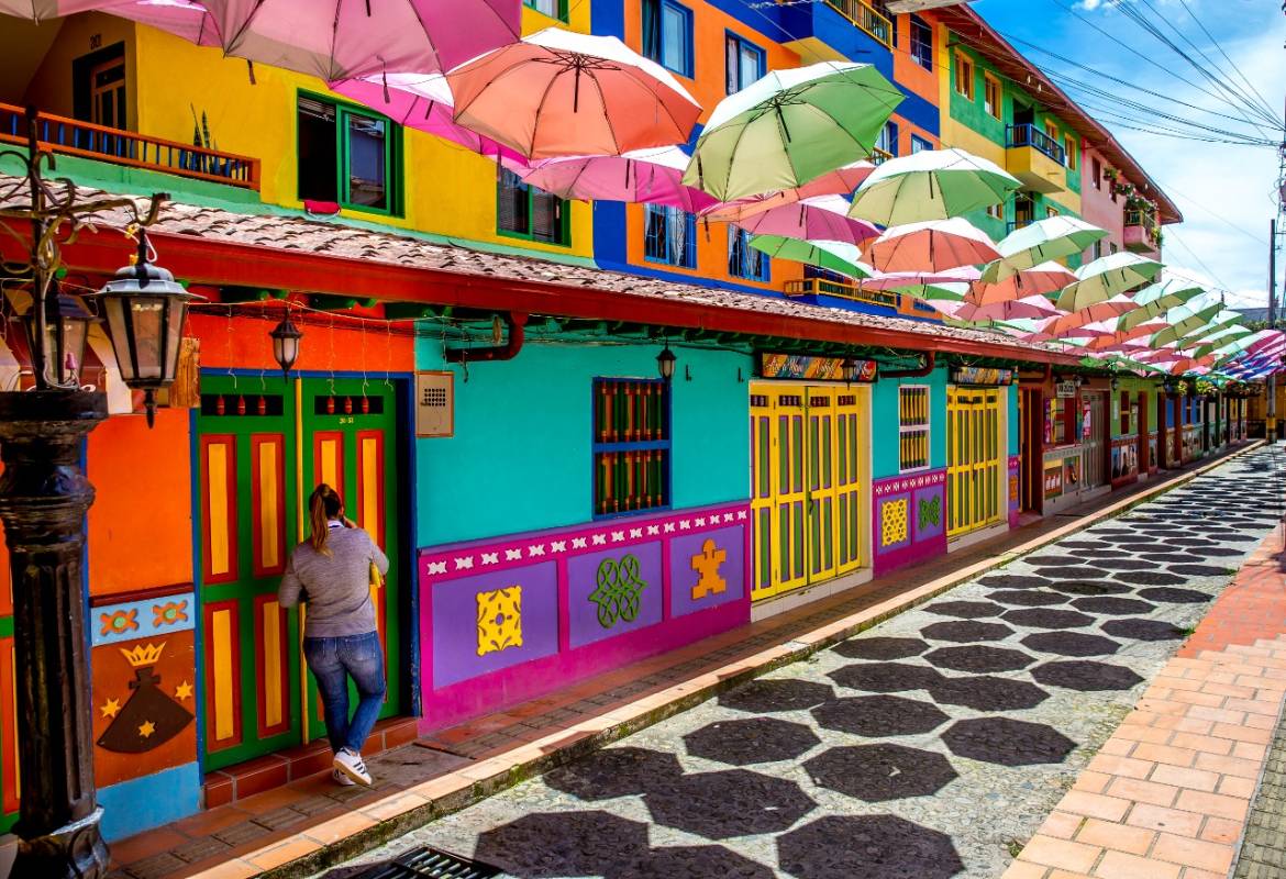 Las postales que ofrece el casco urbano de Guatapé, esperan para cuando puedan ser visitadas por propios y extraños. Foto: Juan Antonio Sánchez