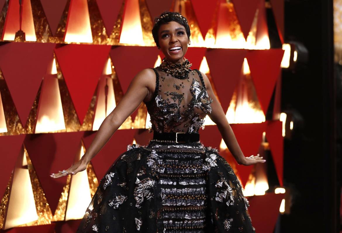 La actriz Janelle Monae llegó con un traje de Elie Saab. FOTO Reuters