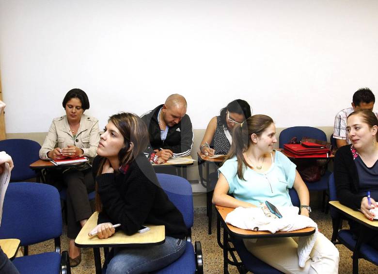 Las clases de posgrado se realizan en horarios extralaborales. FOTO Jaime Pérez Munévar