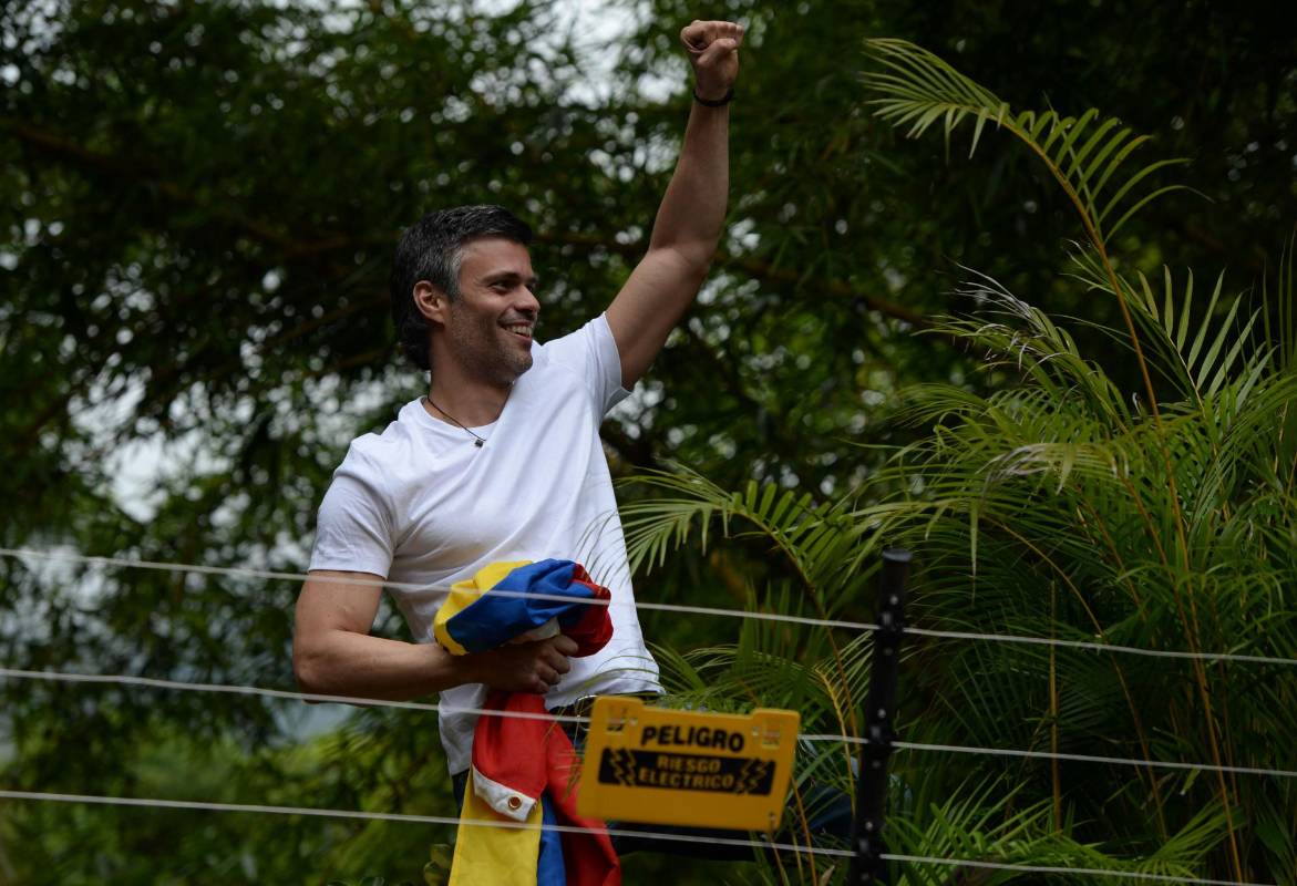 López fue condenado a 13 años y nueve meses de cárcel por instigación a la violencia, tras una oleada de protestas contra Maduro que dejó 43 muertos entre febrero y mayo de 2014. FOTO AFP