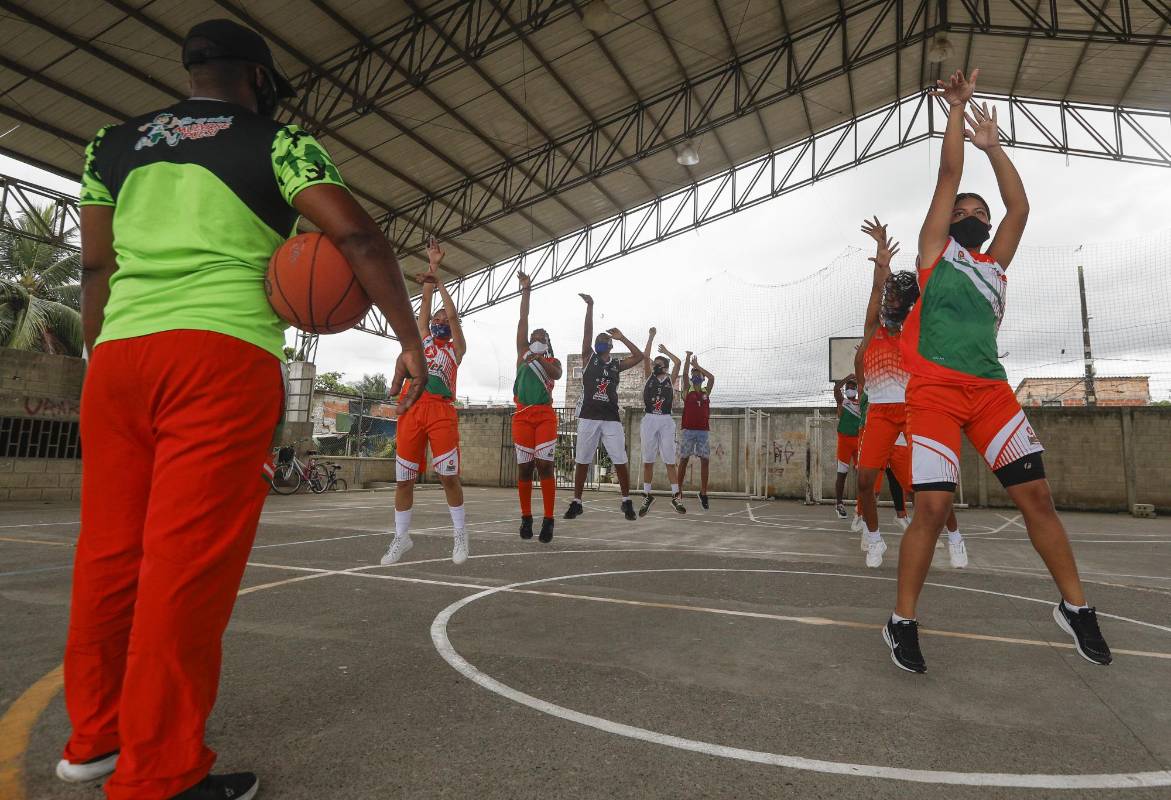 El proyecto plan con altura, buscará en ocho regiones del país a 320 menores con talento en el baloncesto entre los 12 y 16 años de edad. Foto: Manuel Saldarriaga Quintero.