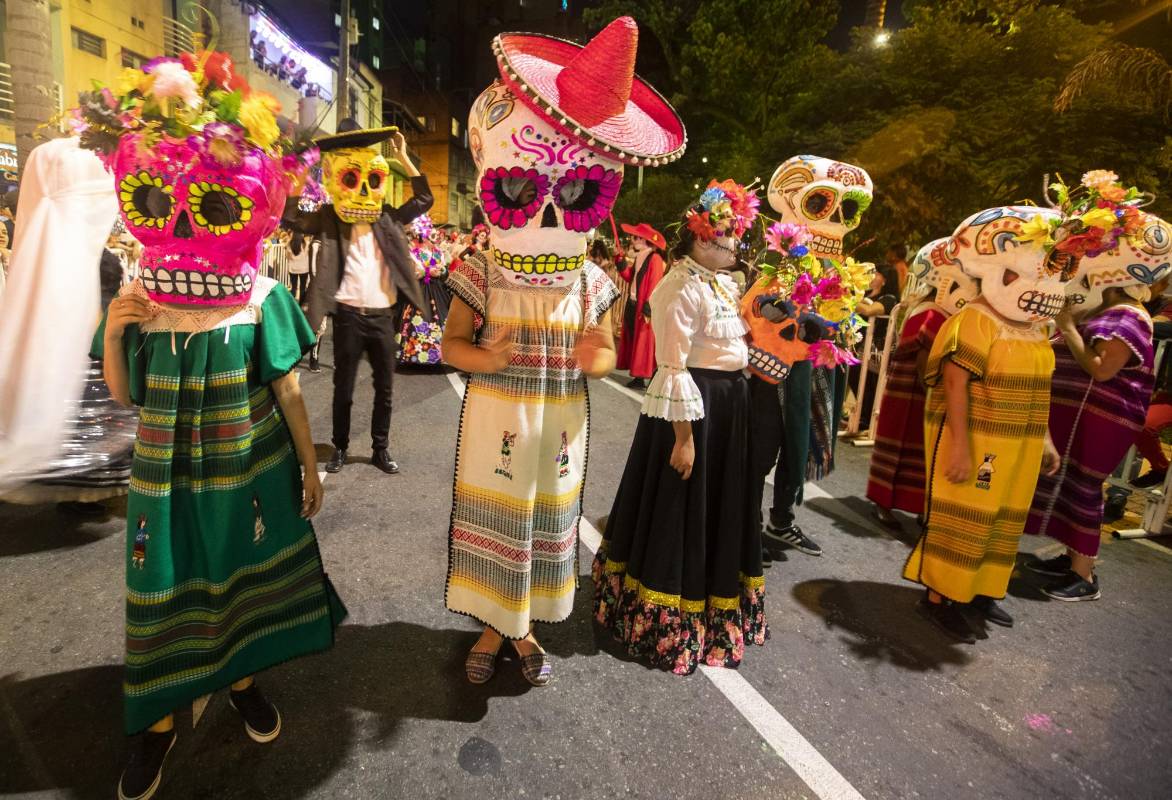 Esta vez la cuota de magia vino de otras latitudes. Brillaron los catrinas, el árbol come humanos, la caja de pandoras y otras deidades locales e invitadas del norte y el centro de América. FOTO MANUEL SALDARRIAGA QUINTERO