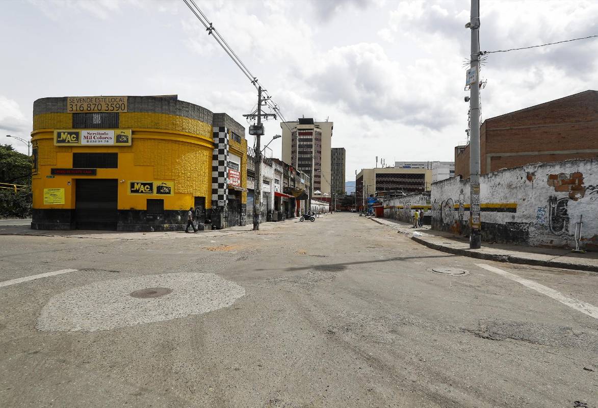 Brigadas de Empresas Varias, Dagrd y otras dependencias oficiales realizan tareas de aseo en el Barrio Corazón de Jesús y la Bayadera. Foto: Manuel Saldarriaga Quintero