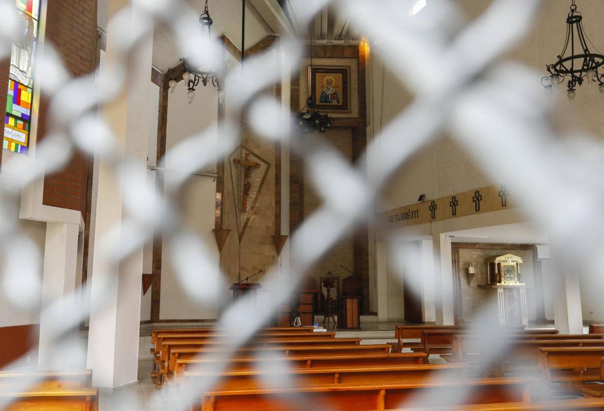 En la cuarentena las procesiones se suspenden y los medios virtuales se vuelven protagonistas. Las familias vivirán una semana santa distinta, celebrando cada una dentro de sus hogares. Foto: Manuel Saldarriaga Quintero