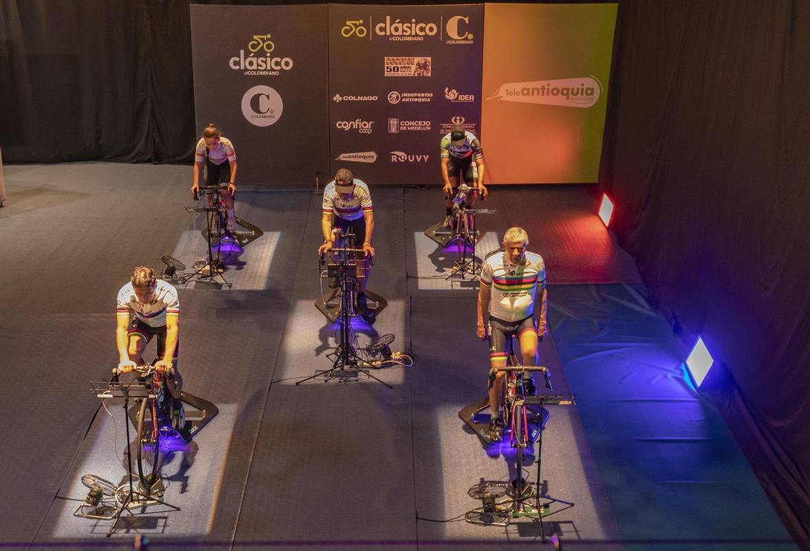 La prueba simula estar corriendo en el velódromo de Medellín, que lleva el nombre del emblemático ciclista. FOTO MANUEL SALDARRIAGA