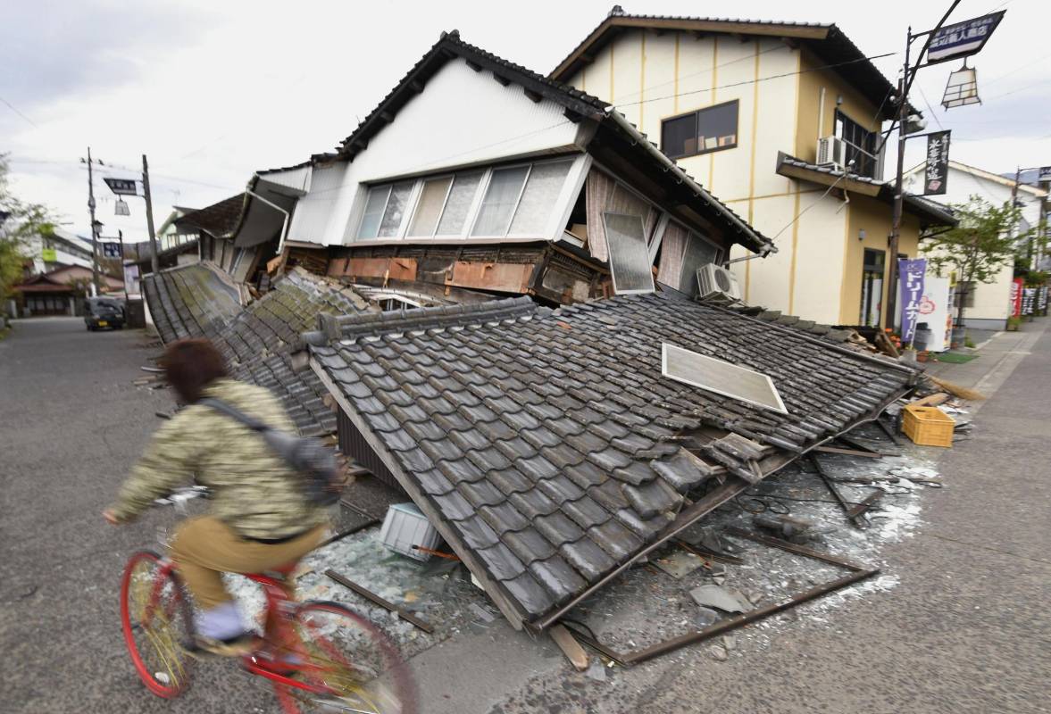 Un primer sismo de 7,0 grados de magnitud ocurrido el jueves en la misma zona ya causó nueve muertos, 1.126 heridos en 13 municipios -de los que 171 son graves- y 44.400 evacuados.