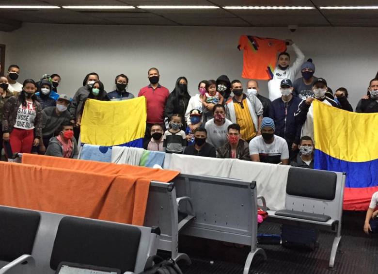 70 colombianos esperan respuesta en el aeropuerto de Sao Paulo, Brasil. FOTO Cortesía