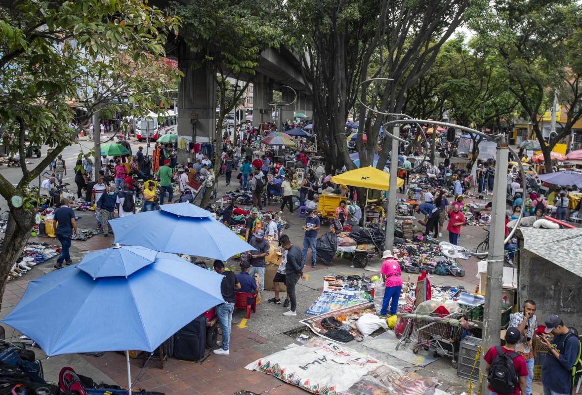 El nuevo Bazar no ha pasado del papel. Los venteros llevan seis años esperando a ser reubicados. La Alcaldía dice que esta administración, por fin, dará una solución al problema. Foto: Manuel Saldarriaga Quintero.