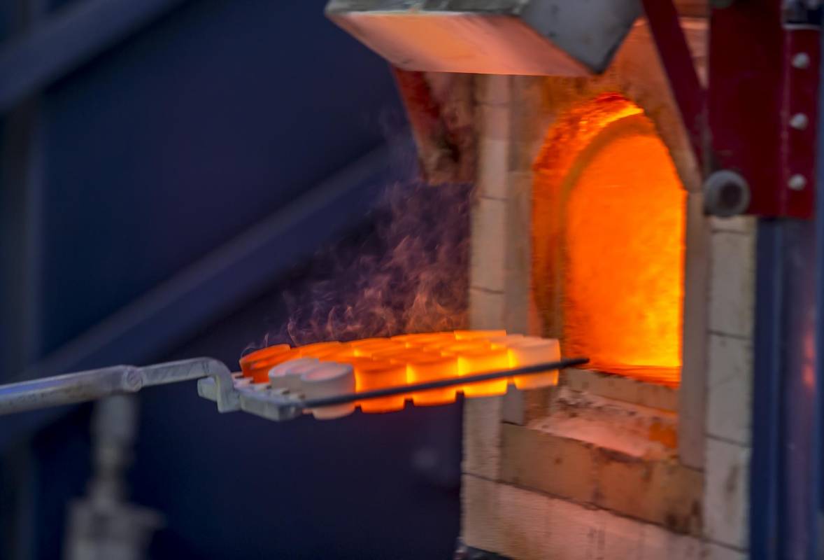 Hornos con alta temperatura y recipiente de crisol son utilizados en la fundición. FOTO JUAN ANTONIO SÁNCHEZ