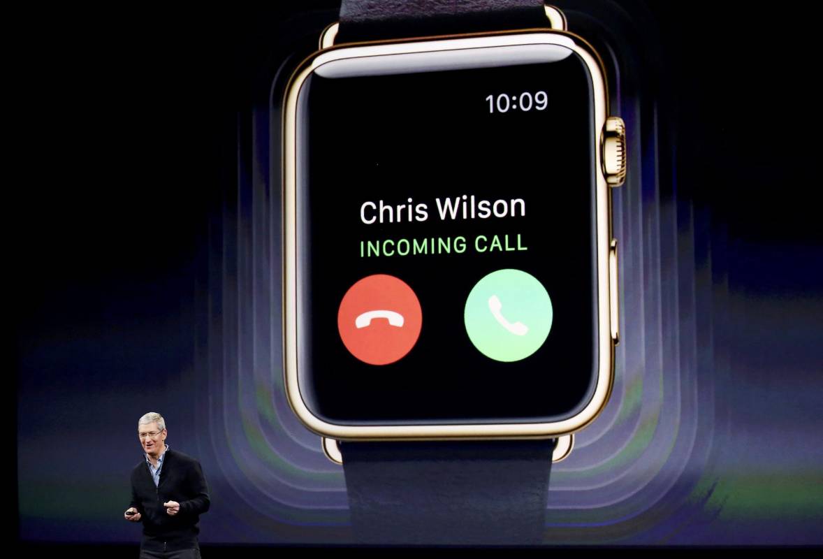 El Apple Watch Edition costará desde diez mil dólares, una versión en oro del reloj inteligente. FOTO AP