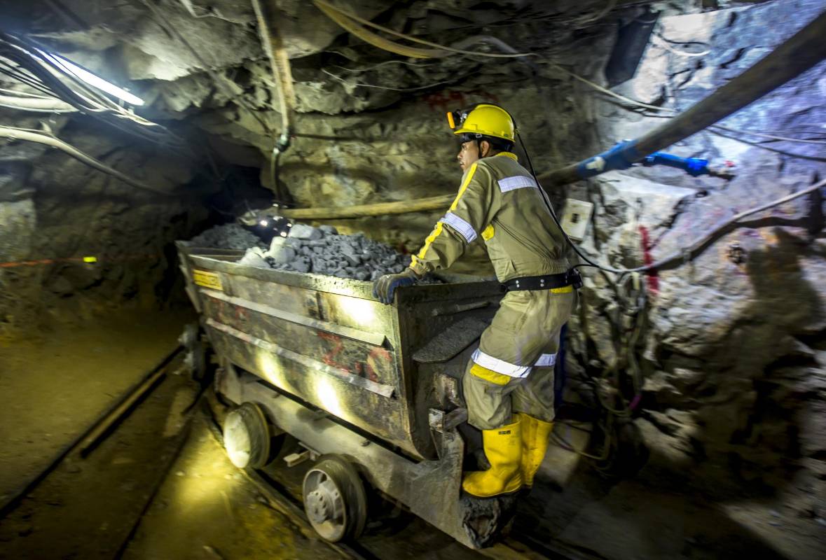 Un intrincado sistema de rieles permite sacar el material del fondo de la mina. FOTO JUAN ANTONIO SÁNCHEZ