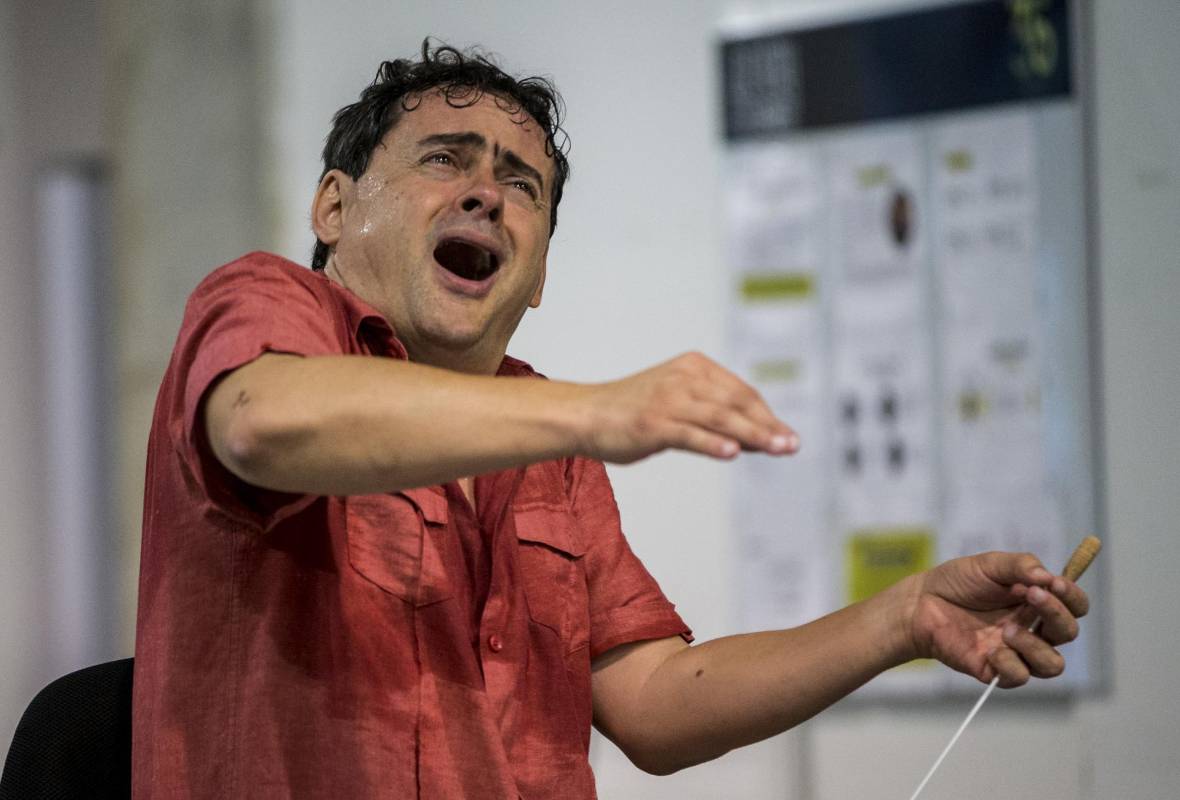 Alejandro Posada, director de la filarmónica. FOTO JAIME PÉREZ. 