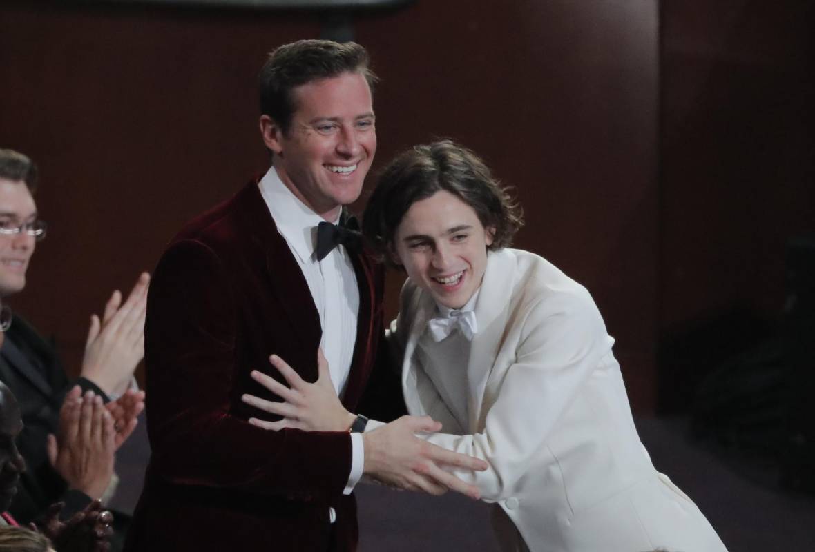 Así fue la felicidad de Armie Hammer y Timothée Chalamet cuando escucharon que la cinta Llámame por tu nombre recibía el premio a Mejor Guión Adaptado. FOTO Reuters
