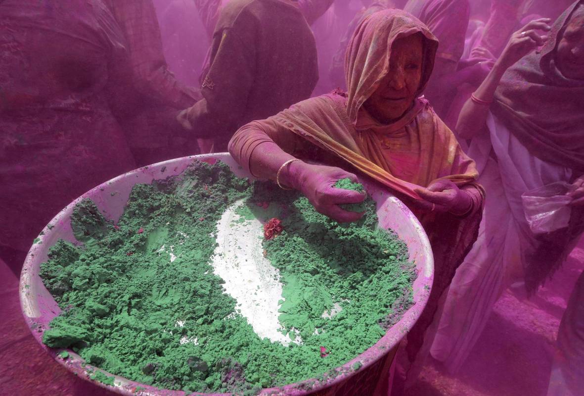 Junto a ella, otra viuda de 60 años y originaria de Calcuta, cuenta que vive en Vrindavan desde hace un cuarto de siglo, tras sufrir la pérdida de su esposo con tan solo 17 años. FOTO EFE