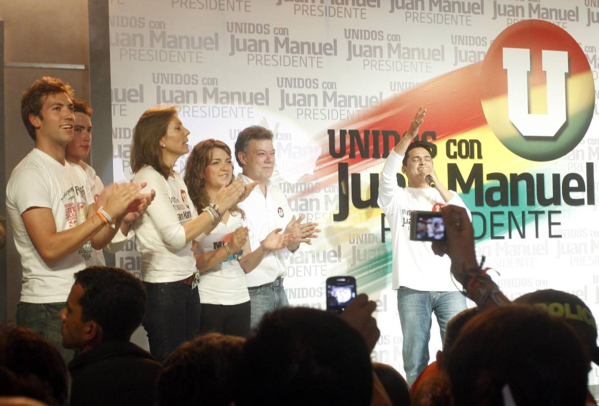 Santos luego de alcanzar la mayor votación en primera vuelta del 2010. FOTO COLPRENSA