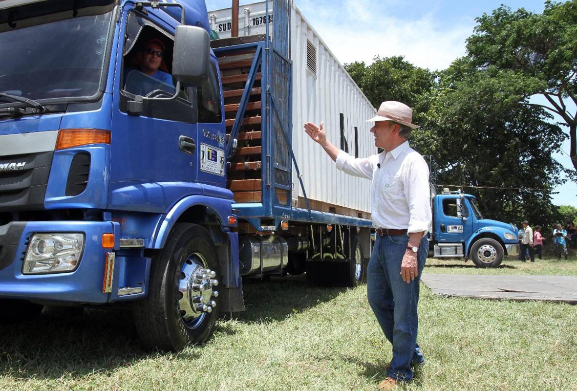 Las armas fueron llevadas a Cundinamarca a una bodega central donde se procederá a su fundición. FOTO: Efe