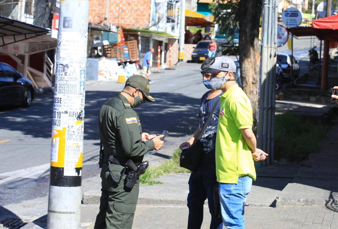 Con las medidas aplicadas en todos los barrios de Medellín se pretende evitar la propagación de coronavirus. FOTO JUAN ANTONIO SÁNCHEZ