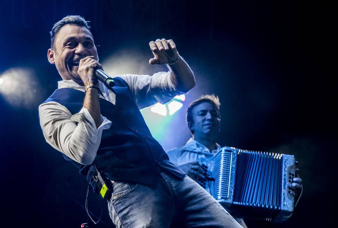 Espacios como los tablados populares o el parque cultural nocturno en Plaza Gardel, escenarios de diversión gratuita. Foto. Jaime Pérez