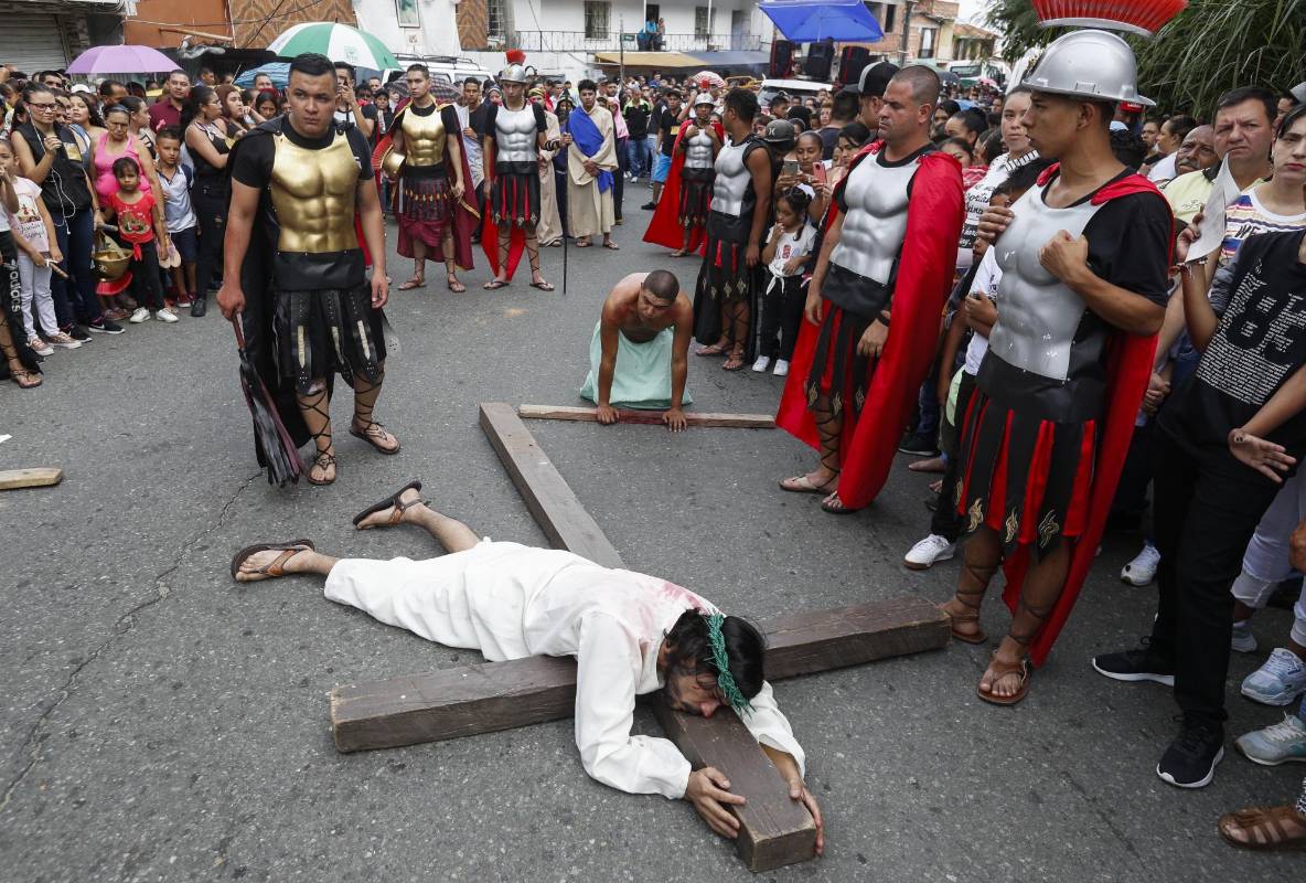 Este año, más de 60 actores participaron de esta puesta en escena. Foto Manuel Saldarriaga
