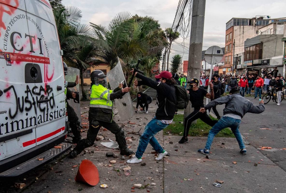 Las autoridades decidieron reforzar el dispositivo de policía en Bogotá con 750 uniformados, más 850 que llegarán de otras regiones del país. Además, 300 soldados de la Brigada 13 del Ejército apoyarán las labores de control en la ciudad. FOTO AFP