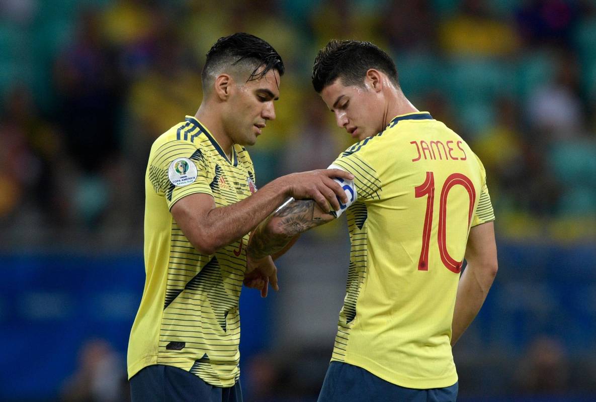 Colombia respondió con el ingreso de James Rodríguez por Cuadrado y de Duván Zapata por Falcao. Quería ganar por más goles y aprovechar los espacios libres que dejaran los paraguayos. FOTO AFP