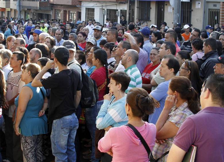 A las 7:30 a.m. de ayer empezó la atención a quienes acudieron a la convocatoria. FOTO donaldo zuluaga