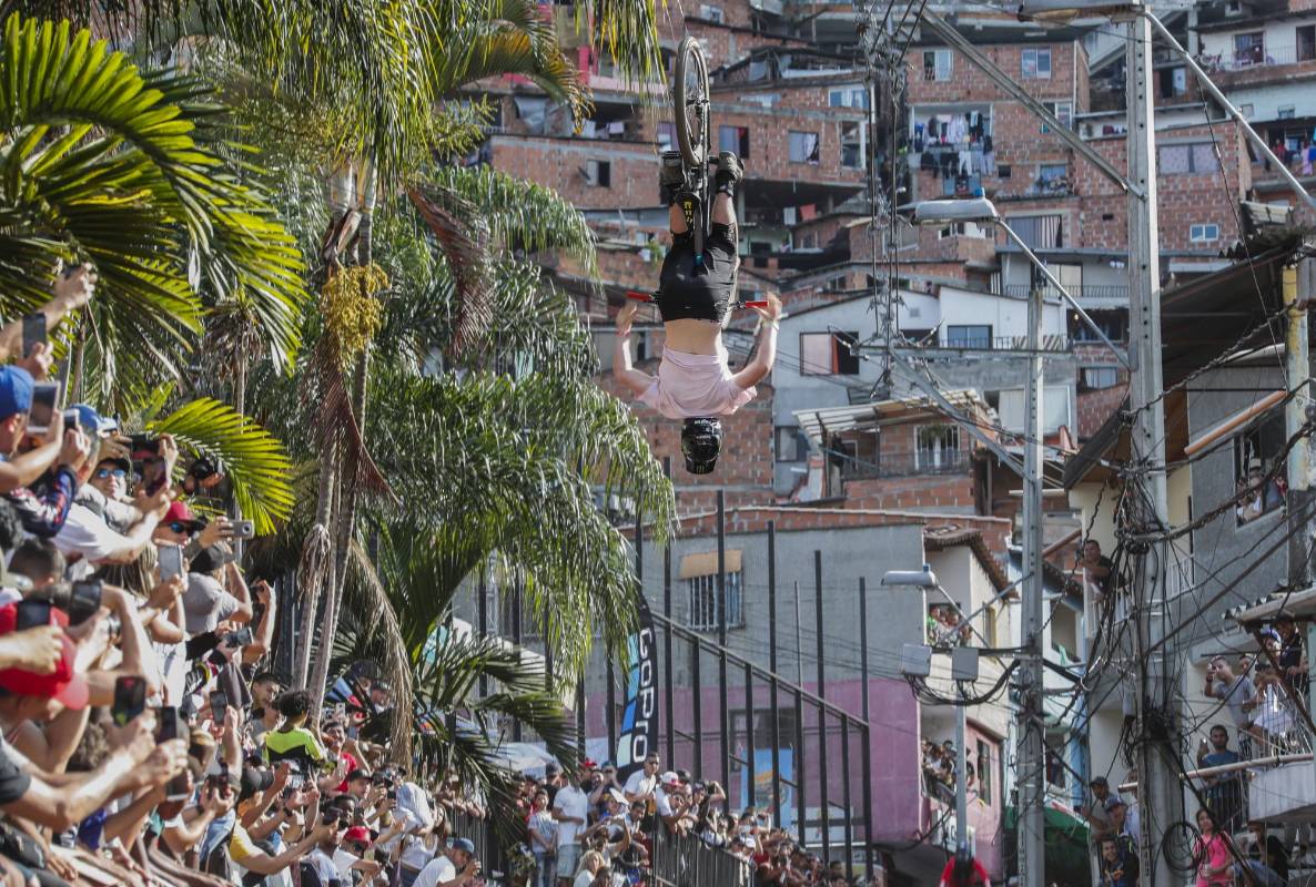 Con la realización de la carrera Downhill Challenge, la organización del Guinness World Records le concedió a Medellín el titulo de la pista urbana de ciclismo más larga del mundo. Foto: Robinson Sáenz