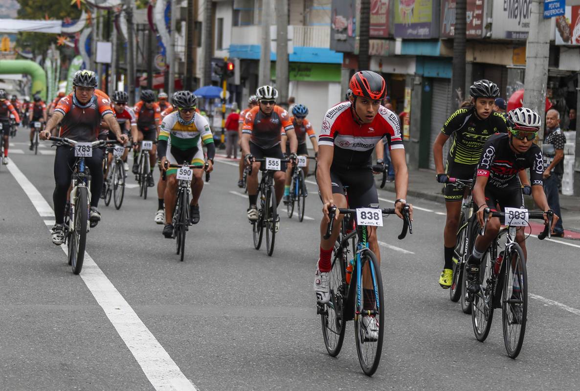 La competencia es una buena manera de disfrutar de la bicicleta con amigos. Foto Robinson Sáenz
