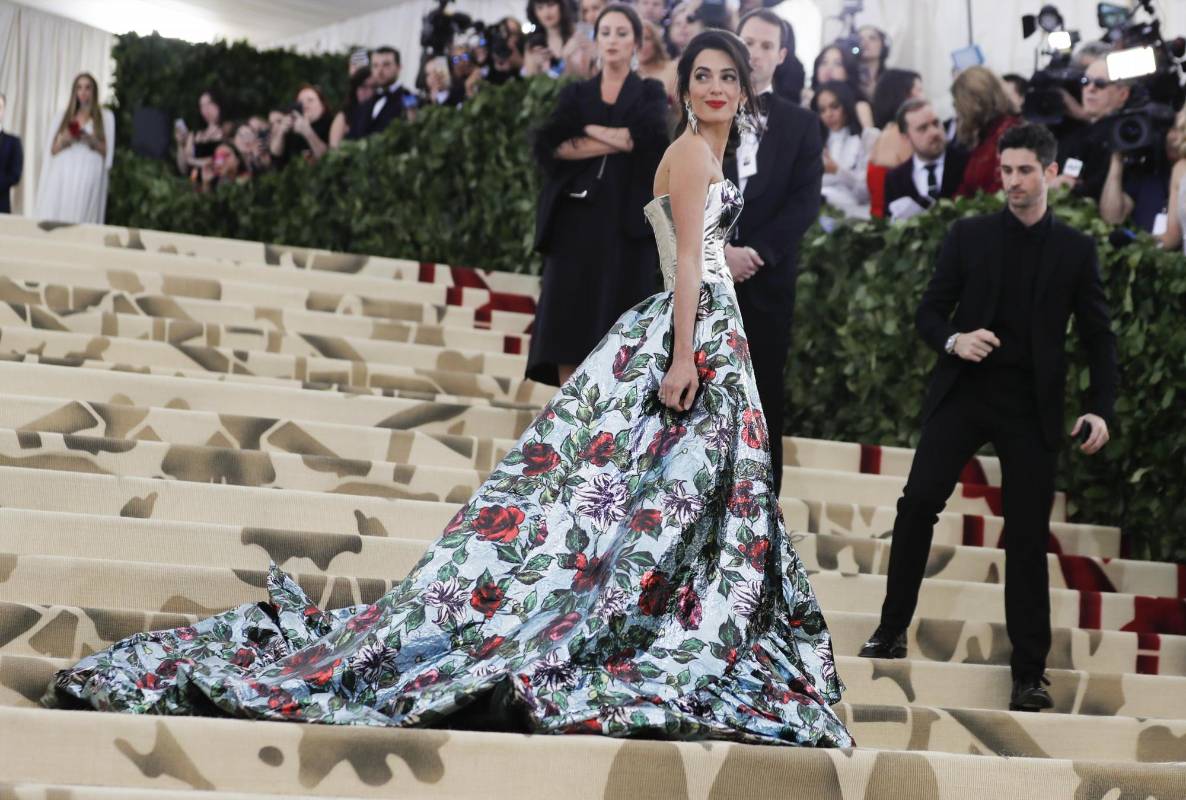 Amal Clooney fue una de las anfitrionas de la noche. FOTO Reuters 