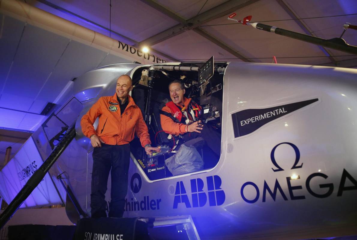 André Borschberg (i) y Bertrand Piccard fundadores y pilotos de Solar Impulse. FOTO Reuters