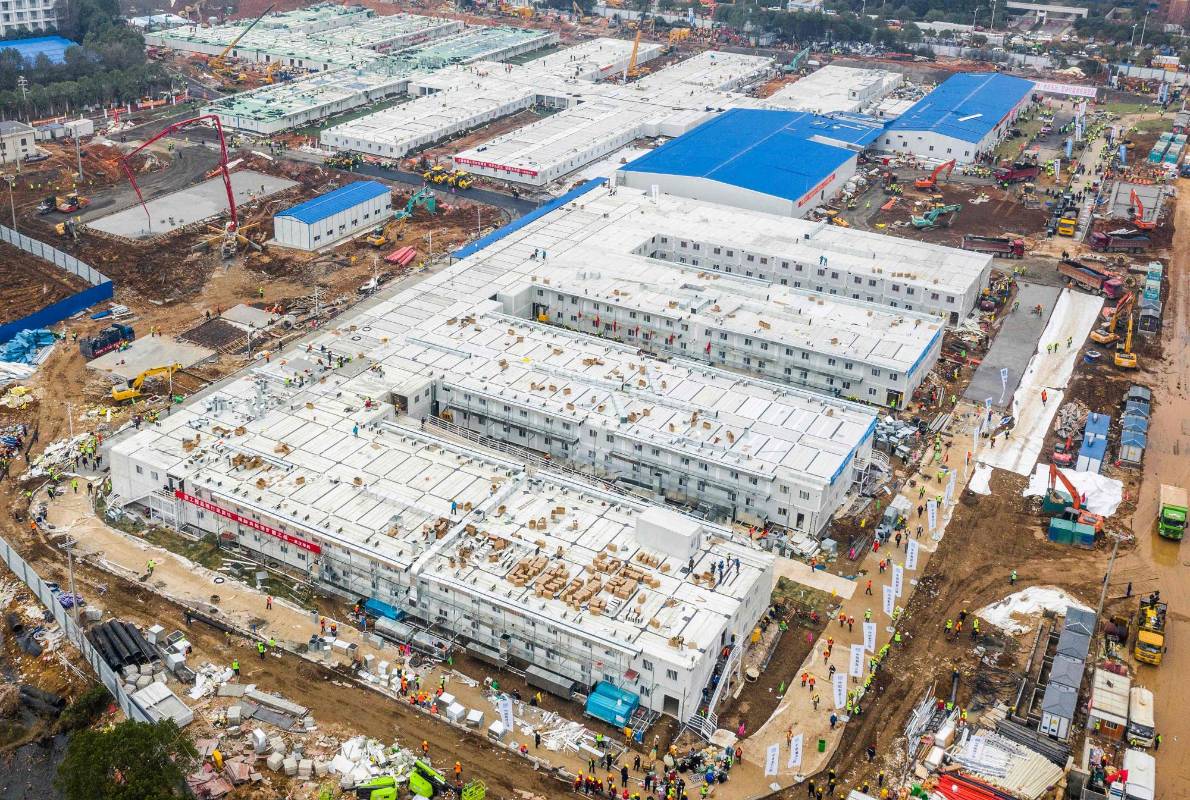 El hospital tendrá una capacidad de 2.3000 camas fue construido en solo 10 días. FOTO AFP