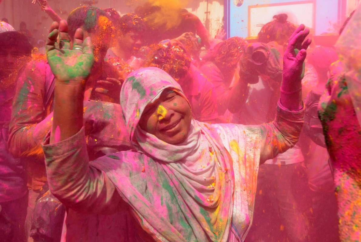 Vrindavan, en el norte de la India, se ha convertido en la ciudad de las viudas, mujeres que tras perder a sus maridos son desahuciadas socialmente y de las que “nadie” quiere hacerse cargo en este país, según denuncia la ONG Sulabh International, especializada en atenderlas. FOTO AFP