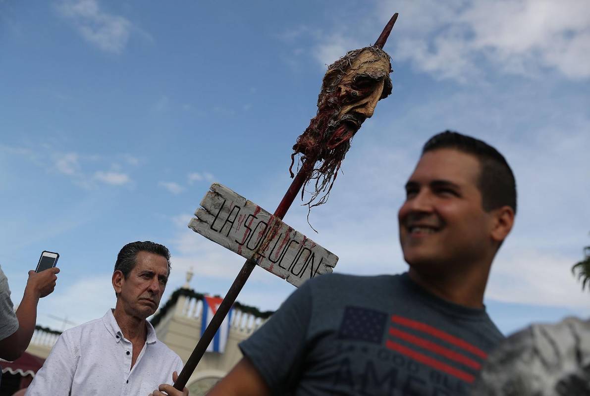 Históricamente, cada Fin de Año los cubanos de Miami brindaban diciendo “el próximo año en Cuba”. FOTO AFP
