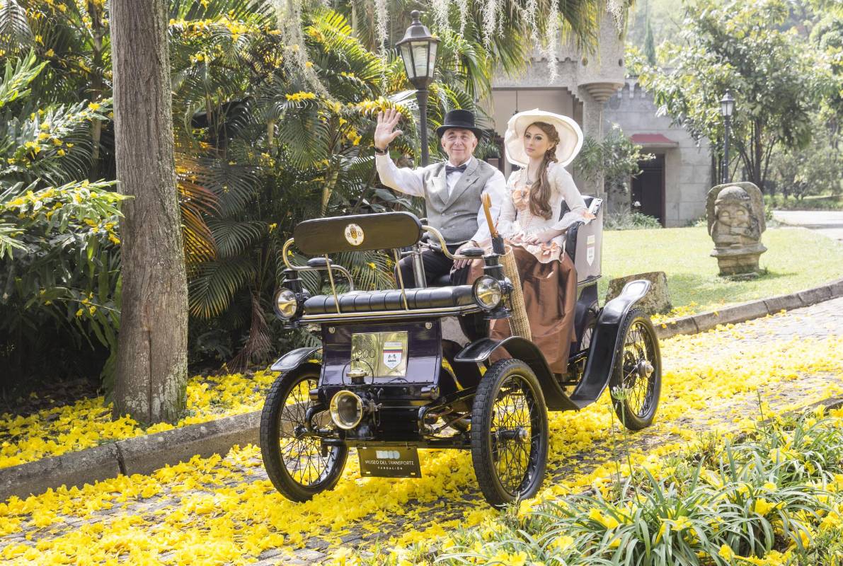 Este fue el auto más viejo que participó en el desfile. Un De dion Bouton de 1900, motor monocilíndrico con 3,5 caballos de fuerza. FOTO Mario Valencia