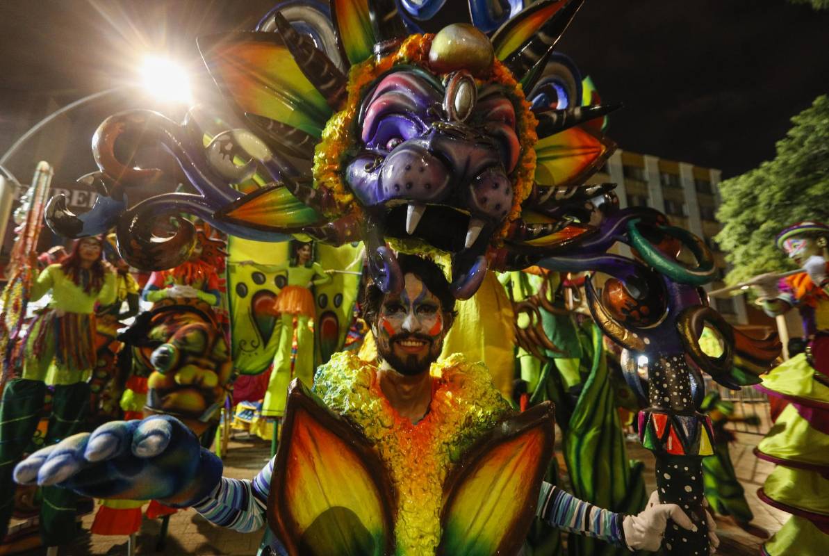 La llorona, el cura sin cabeza, la patasola y otros mitos y leyendas hacen parte del tradicional desfile en la ciudad de Medellín, que es considerado patrimonio cultural inmaterial de Latinoamérica. Foto: Manuel Saldarriaga Quintero