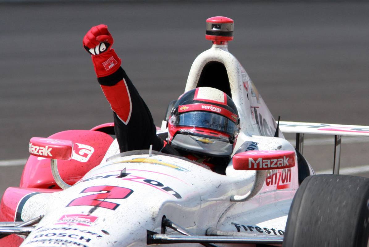 Con el triunfo de este domingo en Indianápolis, que da doble puntuación a los pilotos, Juan Pablo Montoya consolidó su liderato en la IndyCar. FOTO AP