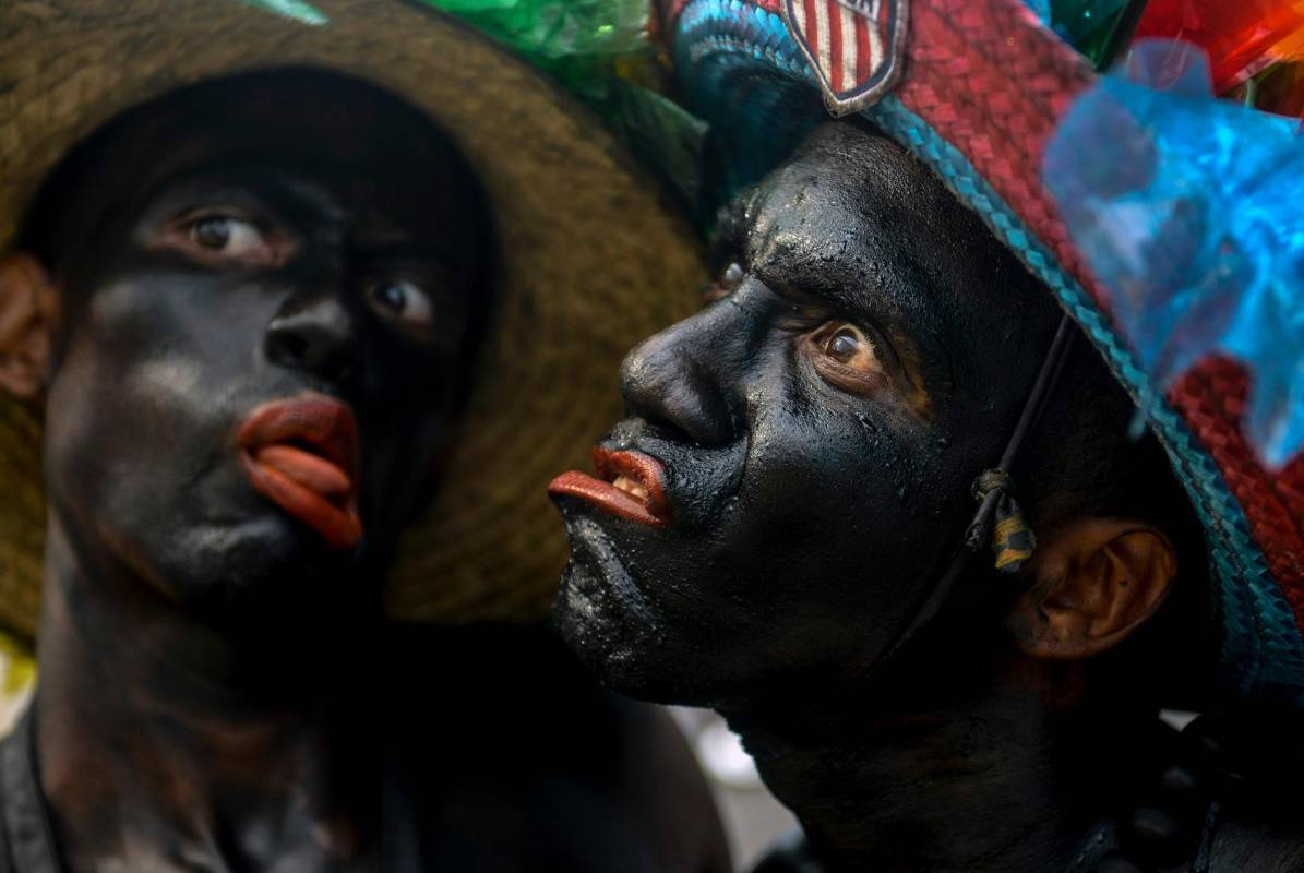 Rostros durante el Carnaval de Barranquilla. Foto: JOAQUIN SARMIENTO / AFP