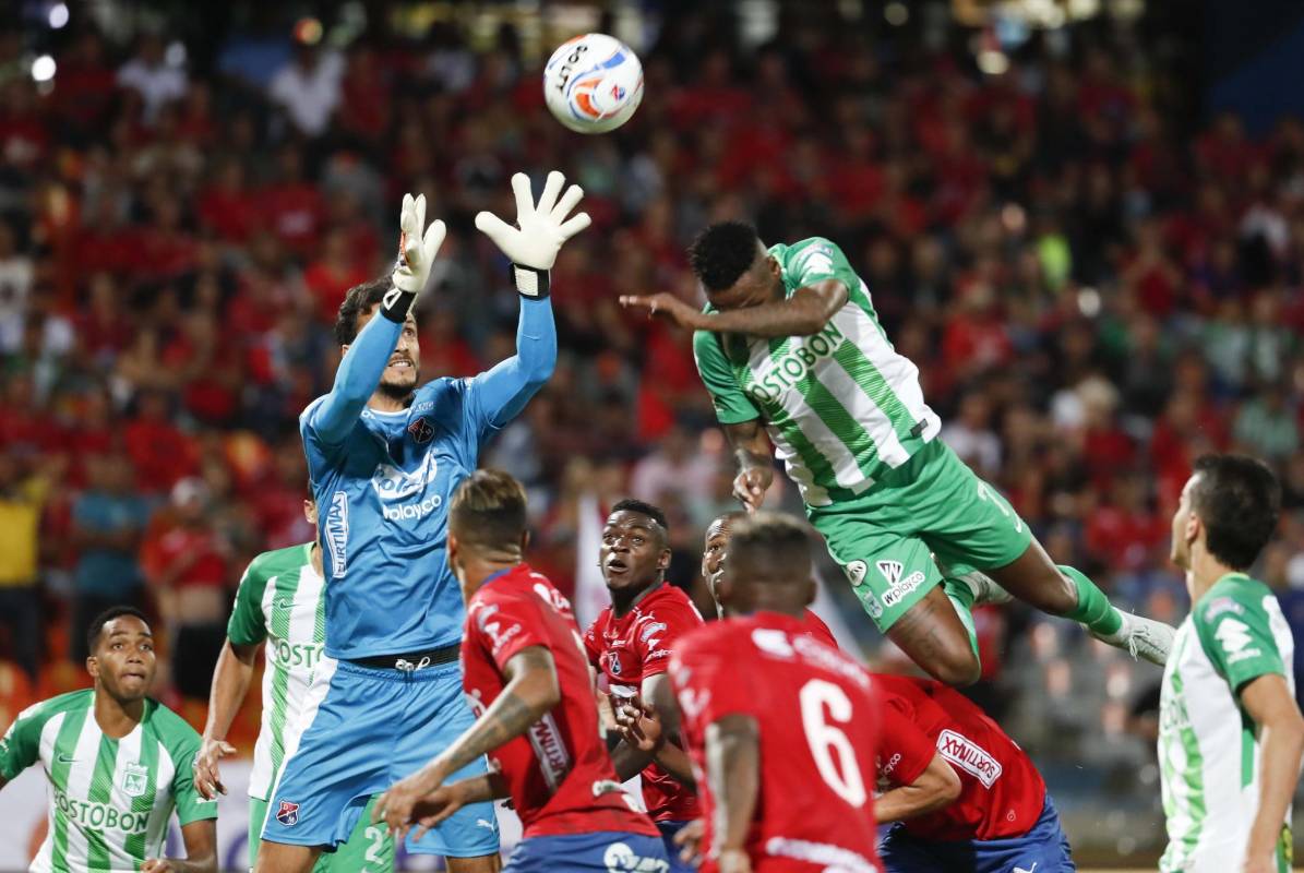 Mucha entrega y hasta juego fuerte se vivió durante el partido. FOTO: ROBINSON SÁENZ