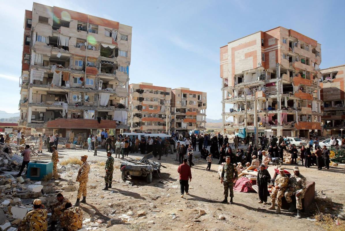 Por lo menos 135 personas murieron y varios cientos resultaron heridas por un terremoto de magnitud 7,3 que sacudió una zona montañosa del noreste de Irak fronteriza con Irán y Turquía. FOTO EFE
