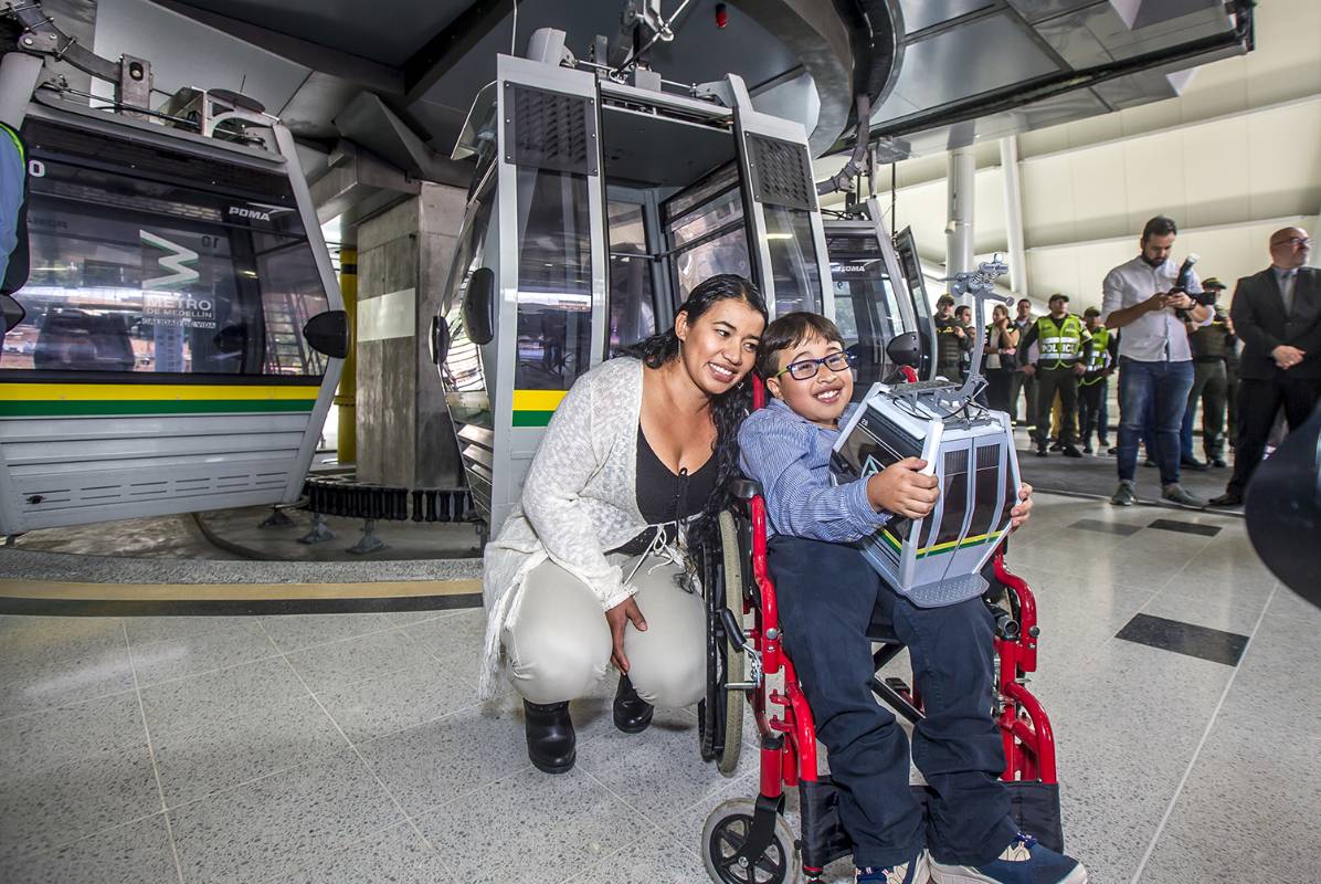 Kevín Vargas junto a su madre Luz Mandelly Quintero encabezaron la inauguración. Foto Juan Antonio Sánchez