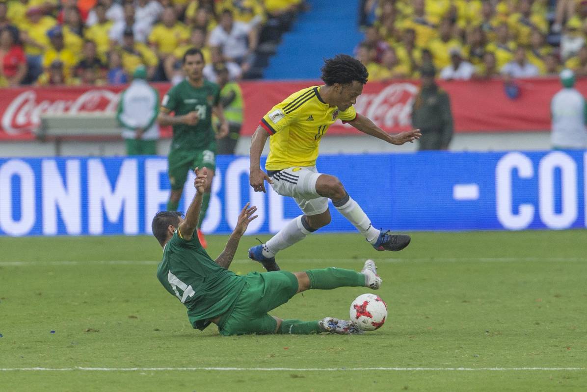 La Selección boliviana concedió pocos espacios a los colombianos, que apenas sorprendieron con escaramuzas de Muriel, James y Cuadrado en el primer tiempo. FOTO JUAN ANTONIO SÁNCHEZ