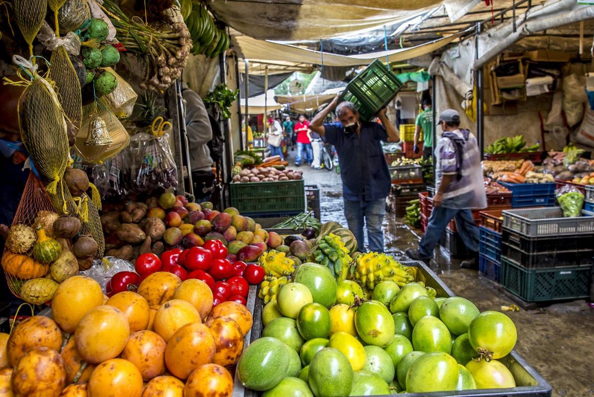 La variedad, los precios y la frescura de los productos son el gran atractivo de la Central Mayorista. Foto: Juan Antonio Sánchez