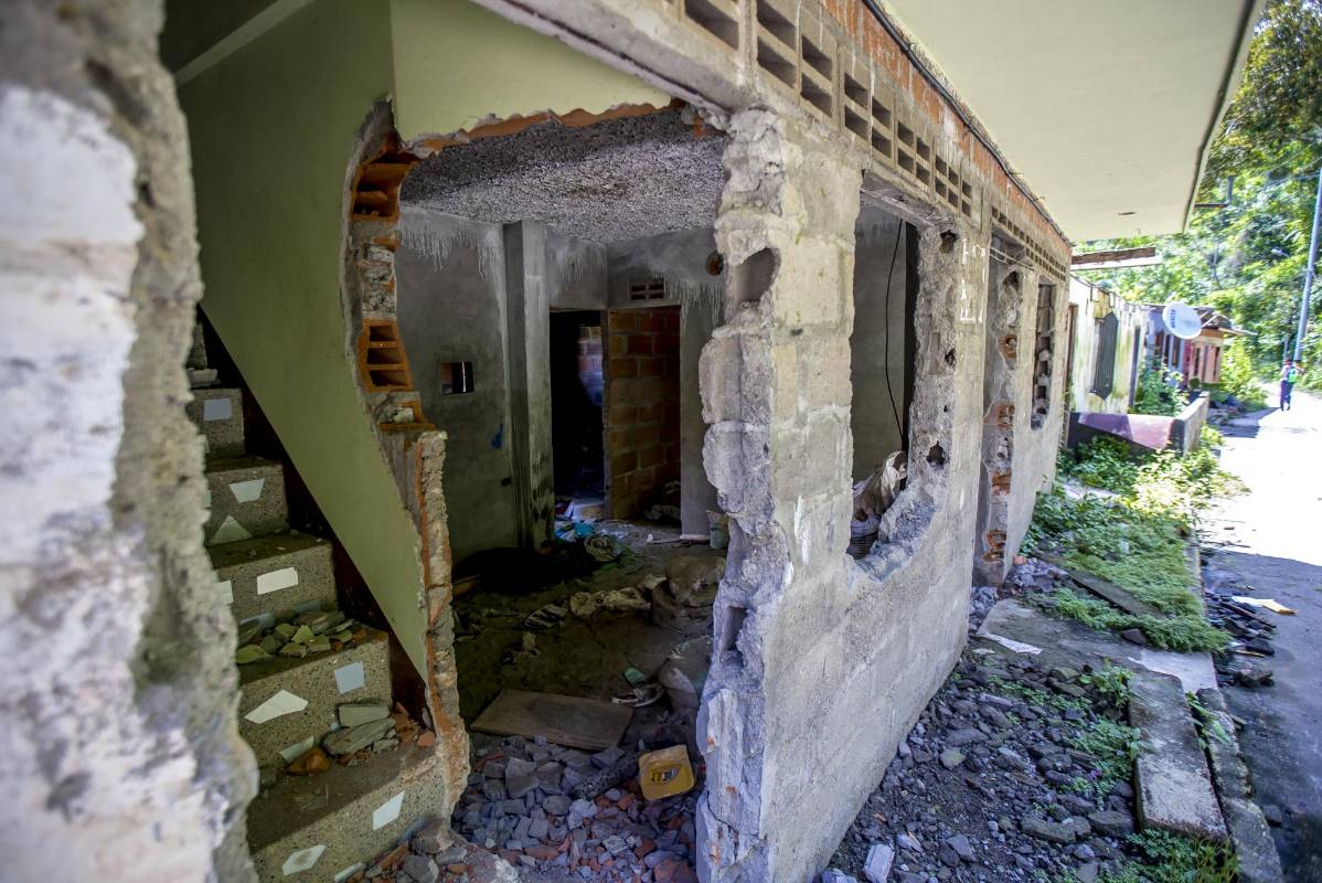 De las 2.485 familias evacuadas hace más de un año, 1908 regresaron a sus hogares. Otras 347 deberán hacerlo en lo que resta del año y 230 familias no podrán regresar. Foto Juan Antonio Sánchez Ocampo