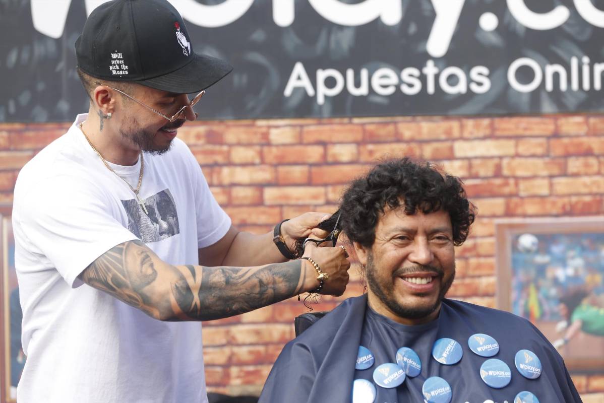 El corte de cabello se realizó en la previa del amisto Atlético Nacional vs Lanús FOTOS JAIME PÉREZ