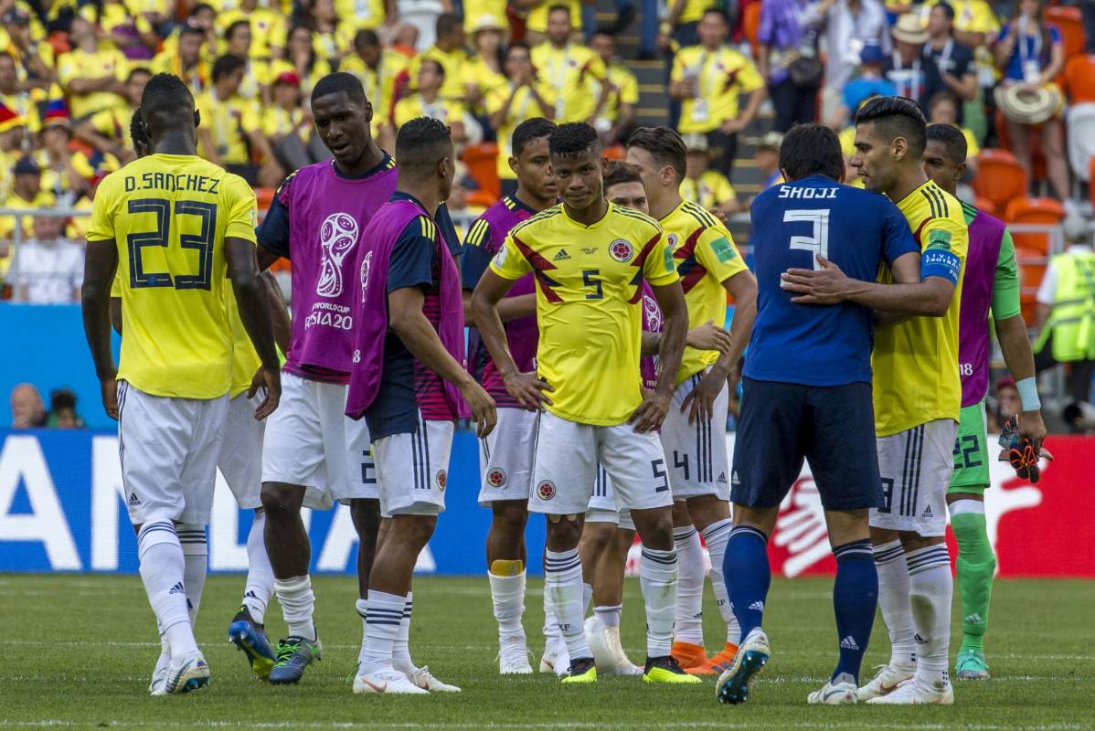 Tras la expulsión de Carlos Sánchez y el penalti a favor de Japón, la selección Colombia buscó el empate que llegaría de tiro libre de Juan Fernando Quintero. Al final los nipones marcaron el segundo gol de cabeza y decretaron la derrota. Foto: Juan Antonio Sánchez, enviado especial. 
