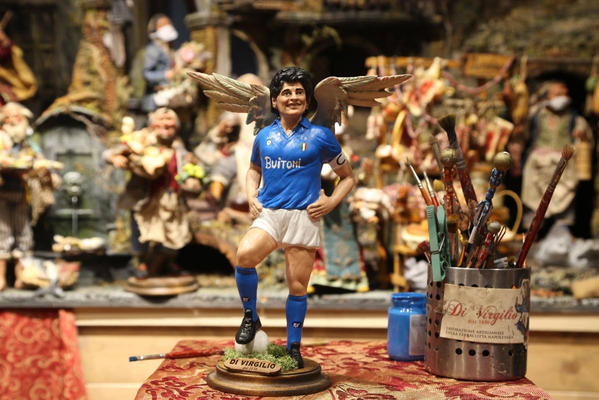La imagen alada de Maradona reposará, por estas fechas, en medio de un pesebre. FOTO AFP