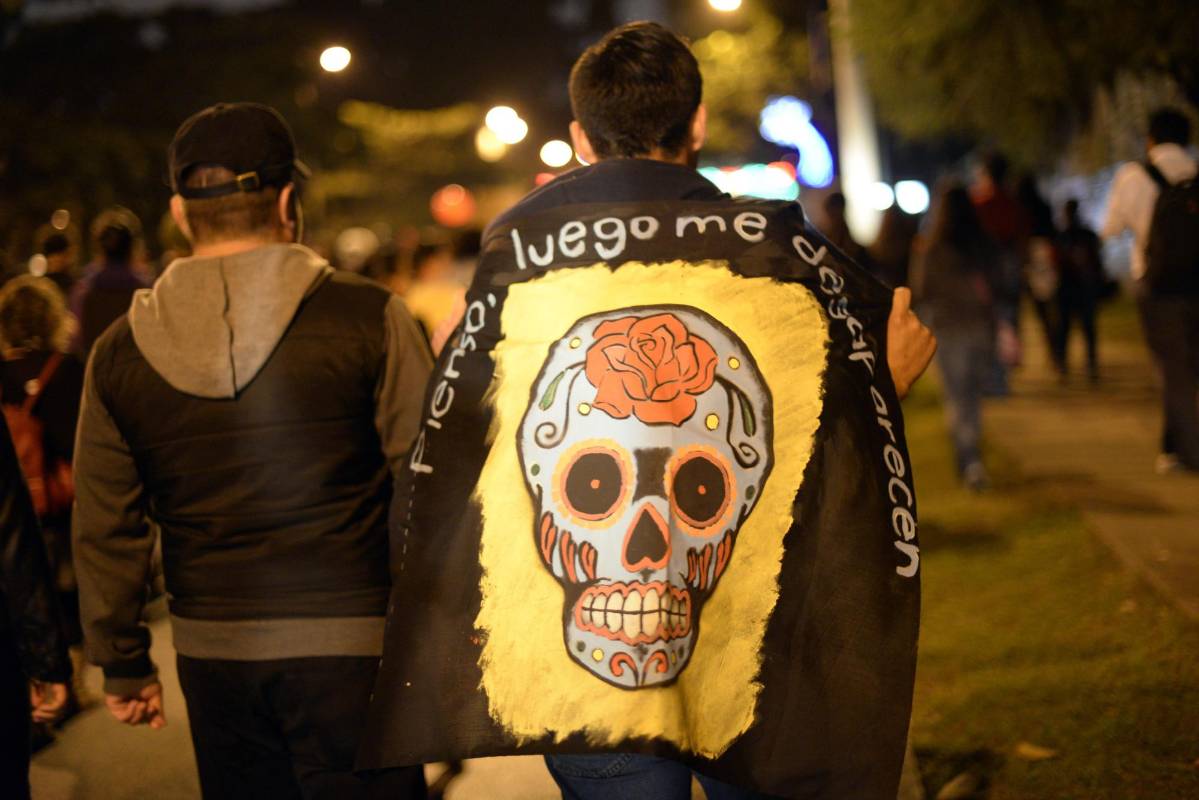 El 26 de septiembre, policías de Iguala atacaron a estudiantes de Ayotzinapa que habían llegado a recolectar recursos. Tres murieron y 43 más desaparecieron. FOTO AFP