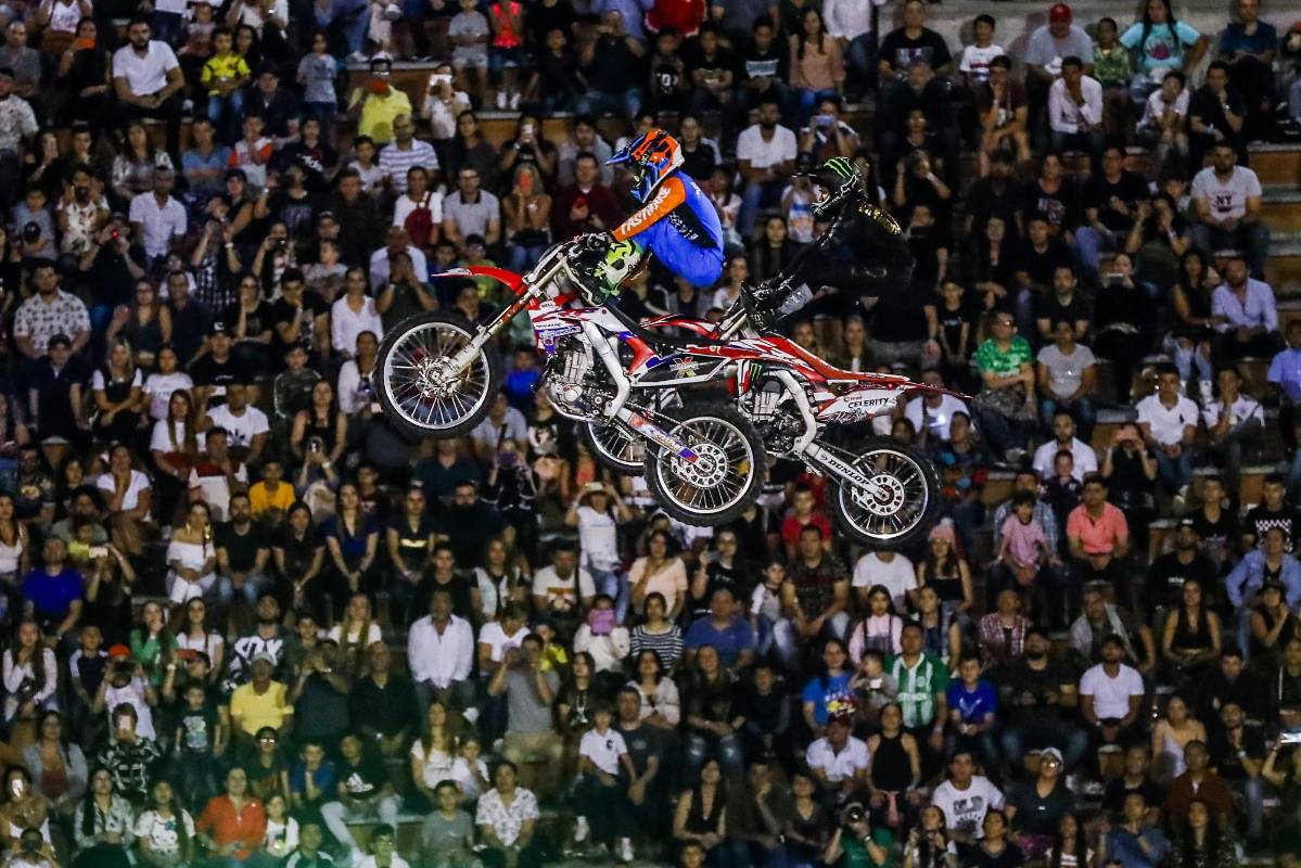 Se presentaron los mejores exponentes de expresiones deportivas como freestyle motocrós. Fotos: Jaime Pérez.
